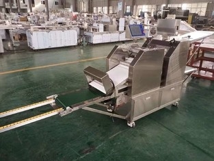 カッター220V 1Phが付いている304SS赤ん坊のスナックの生産ライン